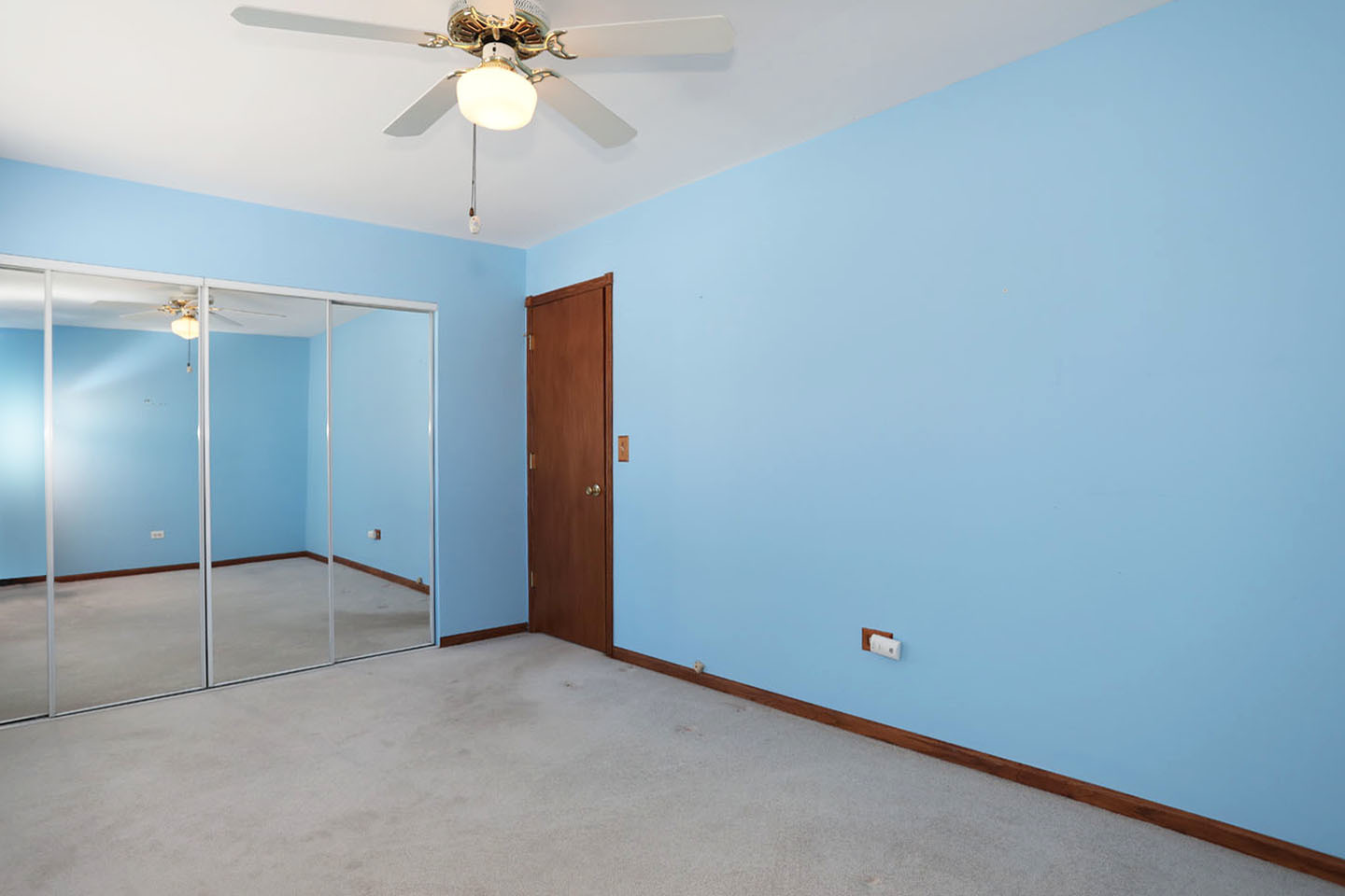 Schaumburg, Illinois 60193, United States, 2 Bedrooms Bedrooms, ,1 BathroomBathrooms,Residential,Contingent,251128