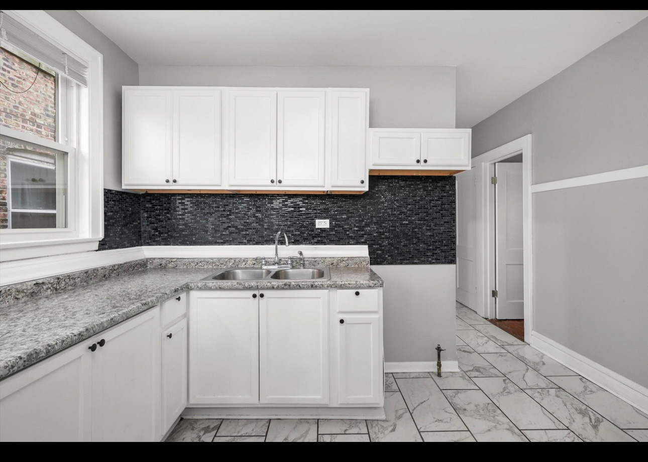 5711 S Maplewood Avenue