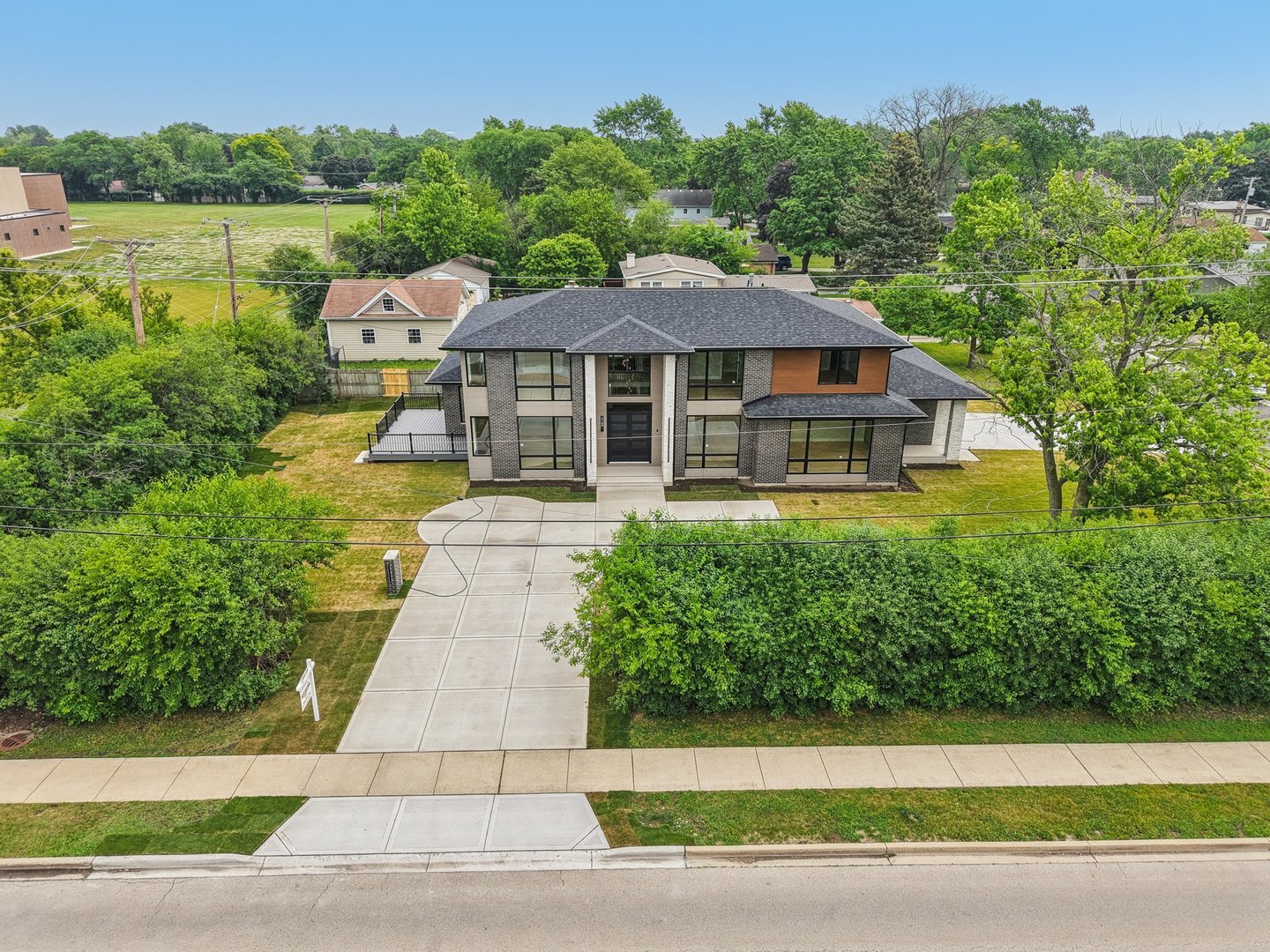 2700 Fontana Drive