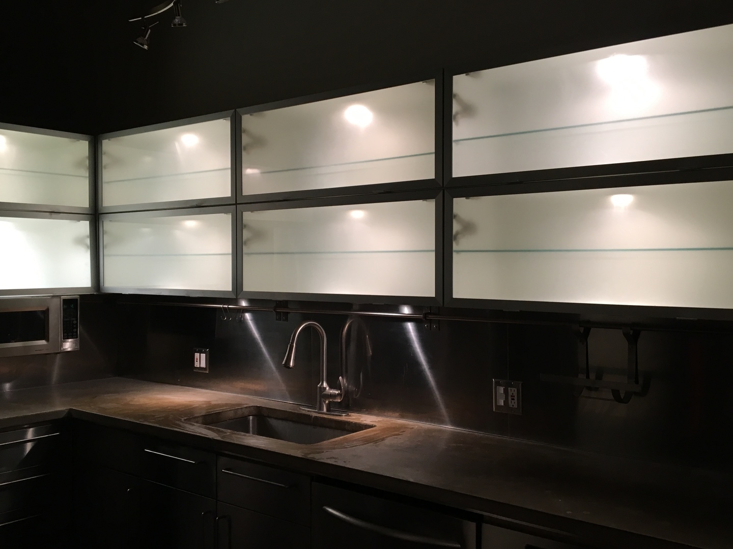 1800 W ROSCOE Street 520