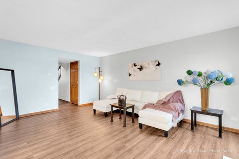 Tiny photo for 327 Shadybrook Lane, Aurora, IL 60504 (MLS # 12633800)