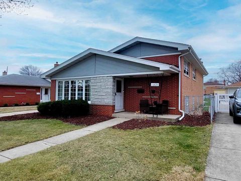 Tiny photo for 10824 Laporte Avenue, Oak Lawn, IL 60453 (MLS # 12608175)