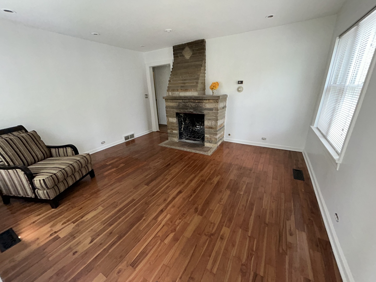 324 HARLEM Avenue