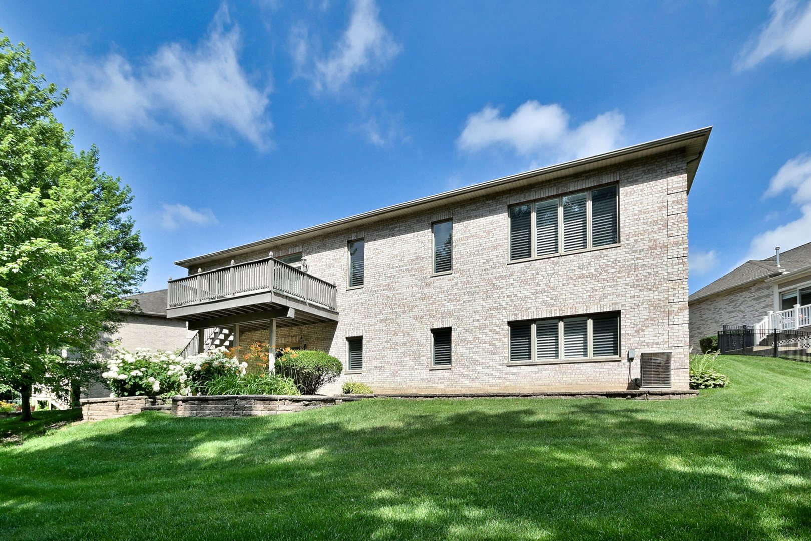 121 Rose Drive