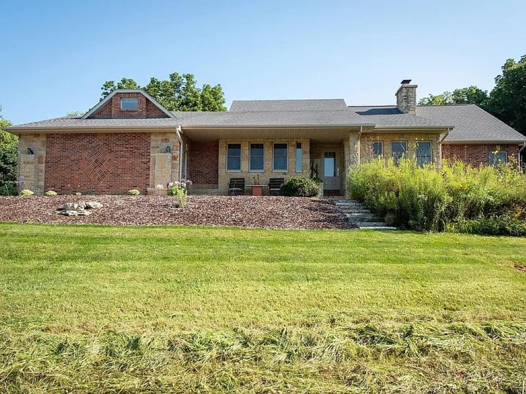 Photo for 7822 Burr Oak Road, Roscoe, IL 61073 (MLS # 12486839)