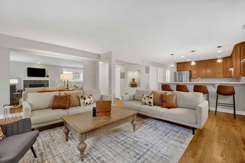 Tiny photo for 930 W Agatite Avenue #G, Chicago, IL 60640 (MLS # 12559194)