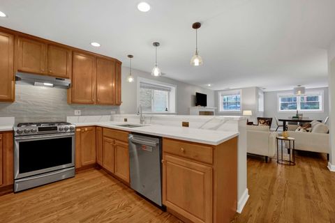 Tiny photo for 930 W Agatite Avenue #G, Chicago, IL 60640 (MLS # 12559194)