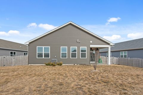 Tiny photo for 927 Plateau Drive, Pingree Grove, IL 60140 (MLS # 12590996)