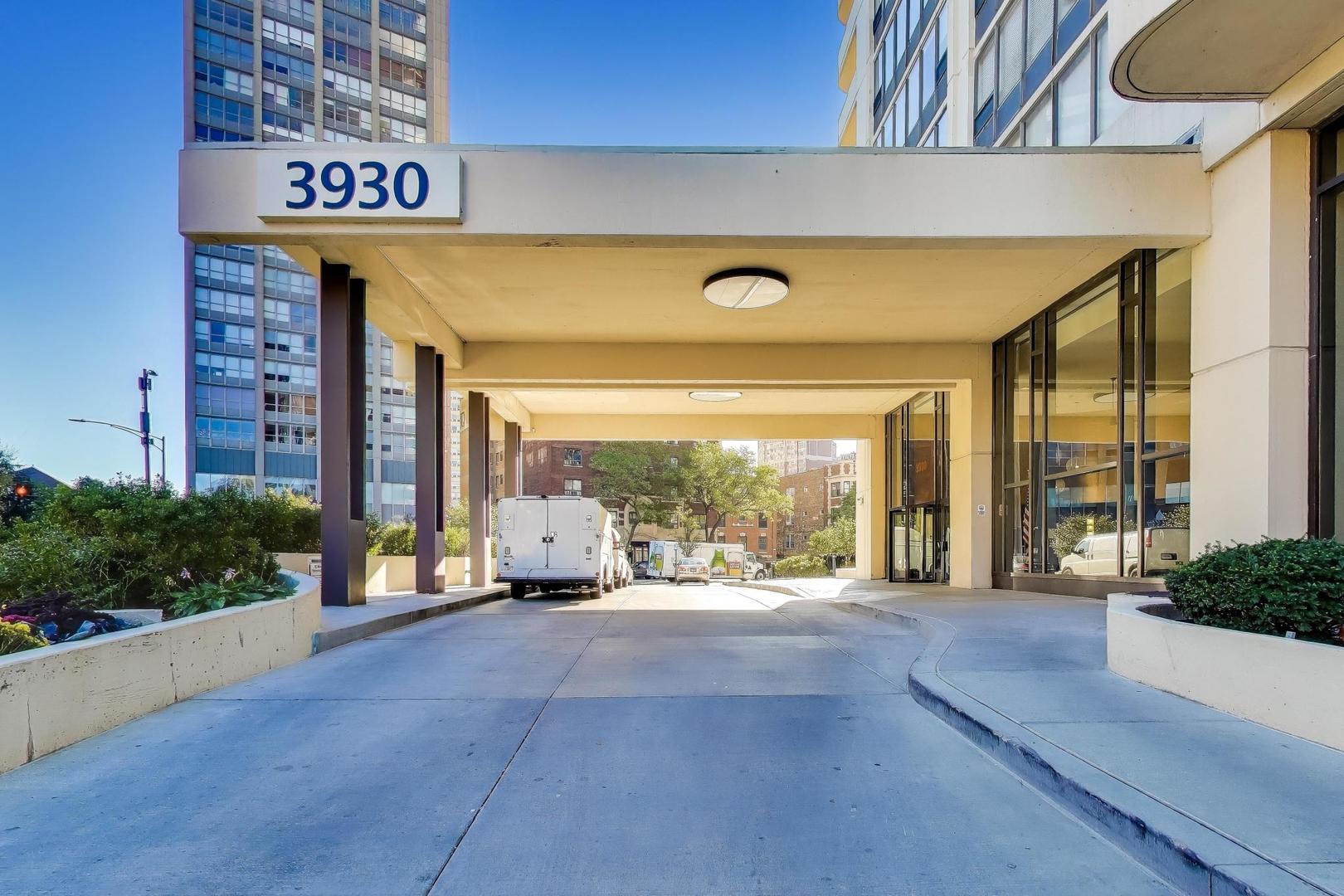 3930 N Pine Grove Avenue 1714