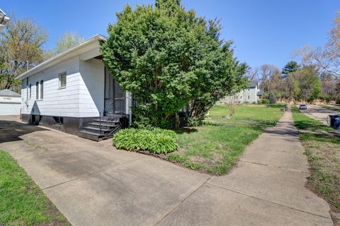 Photo of 232 N 6th Street, Clinton, IA 52732 (MLS # 12624968)