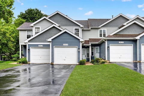 Photo of 1615 Woodcrest Circle, Mundelein, IL 60060 (MLS # 12731227)