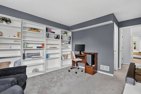 Tiny photo for 1615 Woodcrest Circle, Mundelein, IL 60060 (MLS # 12731227)