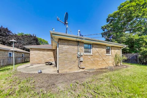 Tiny photo for 2113 Walnut Street, Waukegan, IL 60087 (MLS # 12421175)
