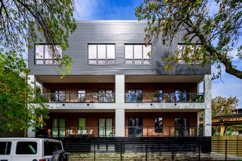 2820 W Lyndale Street 1N Chicago IL 60647