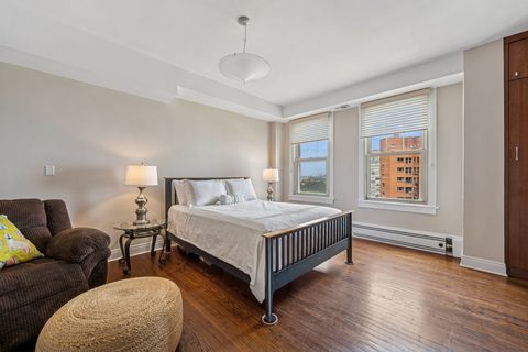 Tiny photo for 5000 S East End Avenue #18C, Chicago, IL 60615 (MLS # 12400235)