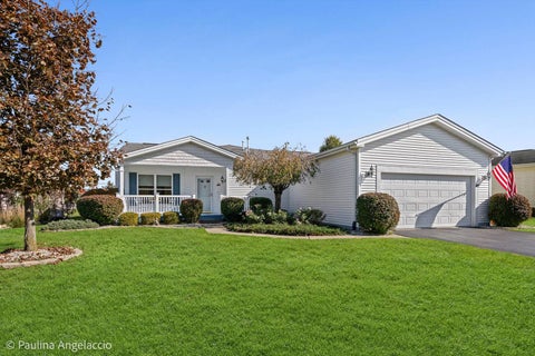 Photo of 19 Rocking Horse Lane, Grayslake, IL 60030 (MLS # 12792828)