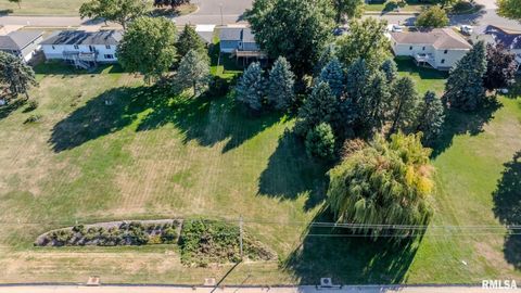 Tiny photo for 1500 12TH Avenue N, Clinton, IA 52732 (MLS # QC4268346)