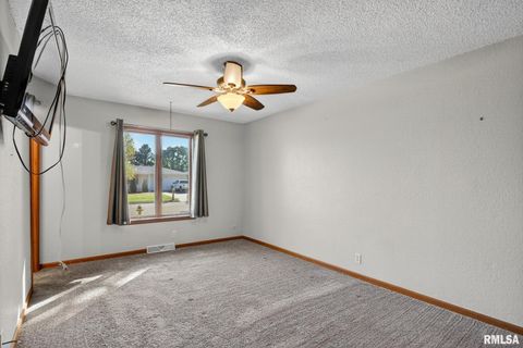 Tiny photo for 1500 12TH Avenue N, Clinton, IA 52732 (MLS # QC4268346)