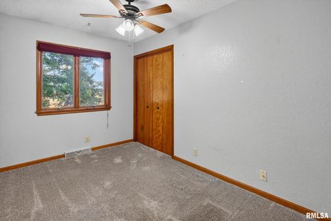 Tiny photo for 1500 12TH Avenue N, Clinton, IA 52732 (MLS # QC4268346)