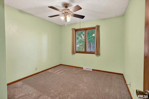 Tiny photo for 1500 12TH Avenue N, Clinton, IA 52732 (MLS # QC4268346)