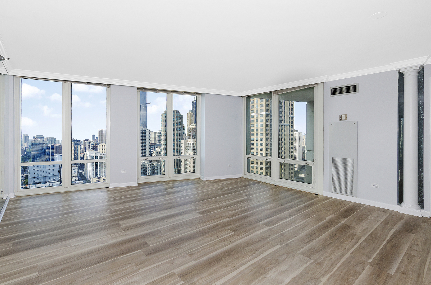 345 N La Salle Drive 4502