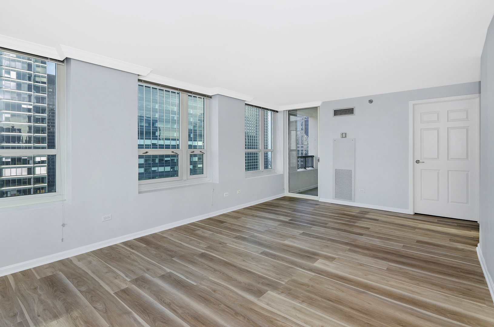 345 N La Salle Drive 4502