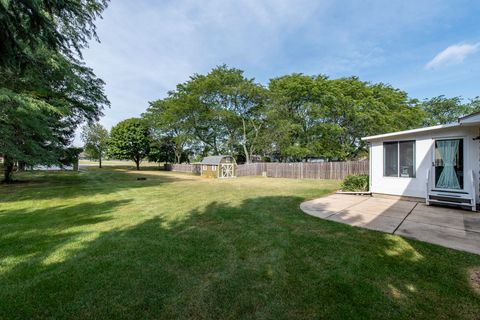 Tiny photo for 508 Cavin Avenue, Winthrop Harbor, IL 60096 (MLS # 12471943)