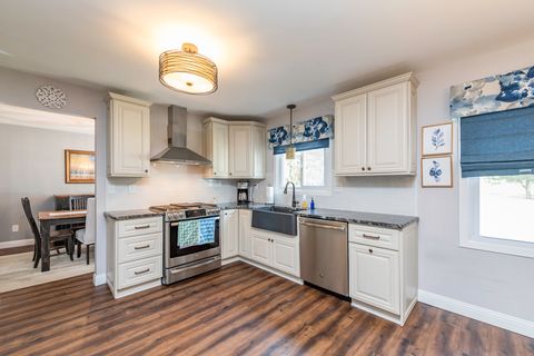 Tiny photo for 508 Cavin Avenue, Winthrop Harbor, IL 60096 (MLS # 12471943)