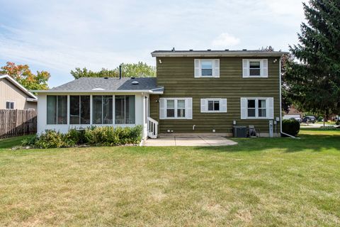 Tiny photo for 508 Cavin Avenue, Winthrop Harbor, IL 60096 (MLS # 12471943)