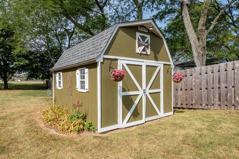 Tiny photo for 508 Cavin Avenue, Winthrop Harbor, IL 60096 (MLS # 12471943)