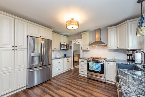 Tiny photo for 508 Cavin Avenue, Winthrop Harbor, IL 60096 (MLS # 12471943)