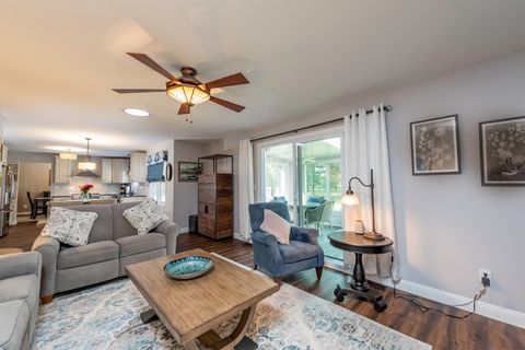 Tiny photo for 508 Cavin Avenue, Winthrop Harbor, IL 60096 (MLS # 12471943)