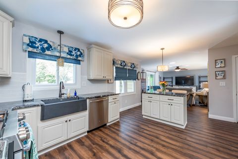 Tiny photo for 508 Cavin Avenue, Winthrop Harbor, IL 60096 (MLS # 12471943)