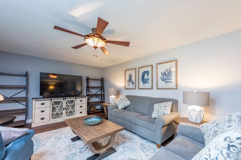 Tiny photo for 508 Cavin Avenue, Winthrop Harbor, IL 60096 (MLS # 12471943)