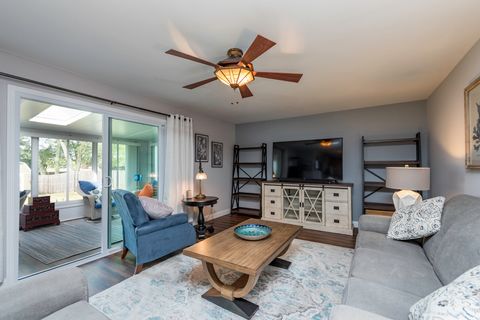 Tiny photo for 508 Cavin Avenue, Winthrop Harbor, IL 60096 (MLS # 12471943)