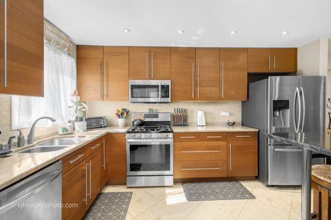 Tiny photo for 727 Maplewood Court #A, Willowbrook, IL 60527 (MLS # 12578901)