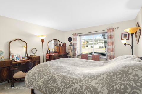 Tiny photo for 727 Maplewood Court #A, Willowbrook, IL 60527 (MLS # 12578901)