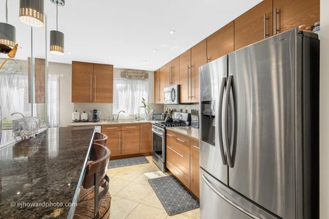 Tiny photo for 727 Maplewood Court #A, Willowbrook, IL 60527 (MLS # 12578901)