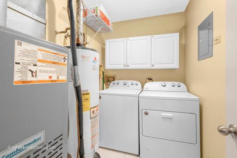 Tiny photo for 727 Maplewood Court #A, Willowbrook, IL 60527 (MLS # 12578901)