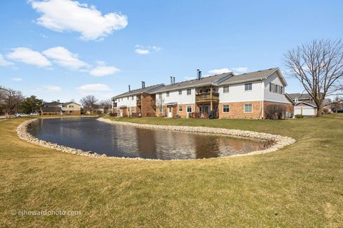 Tiny photo for 727 Maplewood Court #A, Willowbrook, IL 60527 (MLS # 12578901)