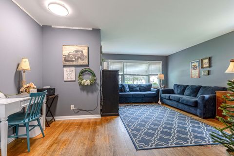 Tiny photo for 262 N Fairlawn Avenue N, Mundelein, IL 60060 (MLS # 12482186)