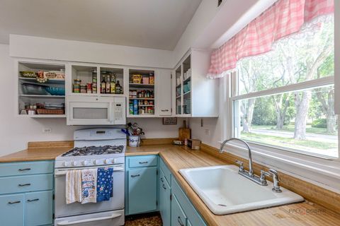 Tiny photo for 262 N Fairlawn Avenue N, Mundelein, IL 60060 (MLS # 12482186)
