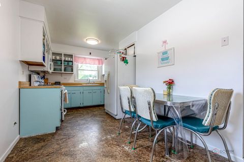 Tiny photo for 262 N Fairlawn Avenue N, Mundelein, IL 60060 (MLS # 12482186)