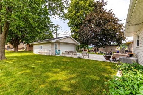 Tiny photo for 262 N Fairlawn Avenue N, Mundelein, IL 60060 (MLS # 12482186)