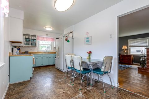 Tiny photo for 262 N Fairlawn Avenue N, Mundelein, IL 60060 (MLS # 12482186)