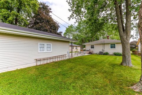 Tiny photo for 262 N Fairlawn Avenue N, Mundelein, IL 60060 (MLS # 12482186)