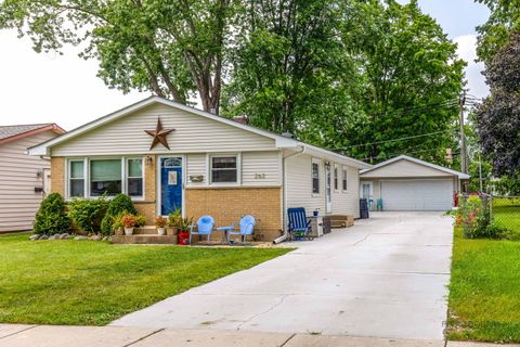 Photo of 262 N Fairlawn Avenue N, Mundelein, IL 60060 (MLS # 12482186)