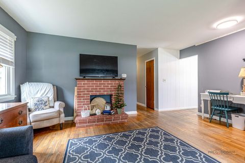Tiny photo for 262 N Fairlawn Avenue N, Mundelein, IL 60060 (MLS # 12482186)