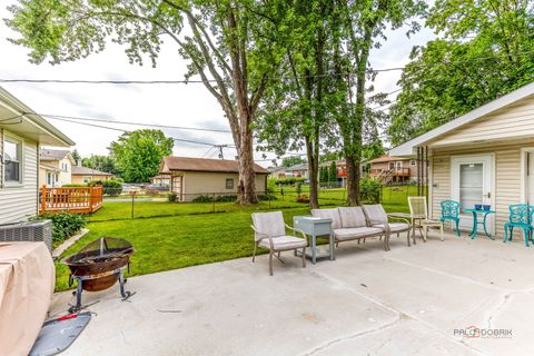 Tiny photo for 262 N Fairlawn Avenue N, Mundelein, IL 60060 (MLS # 12482186)