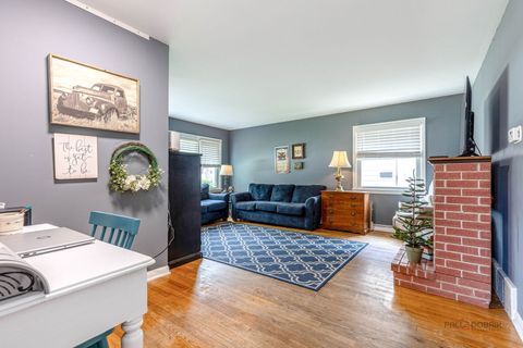 Tiny photo for 262 N Fairlawn Avenue N, Mundelein, IL 60060 (MLS # 12482186)